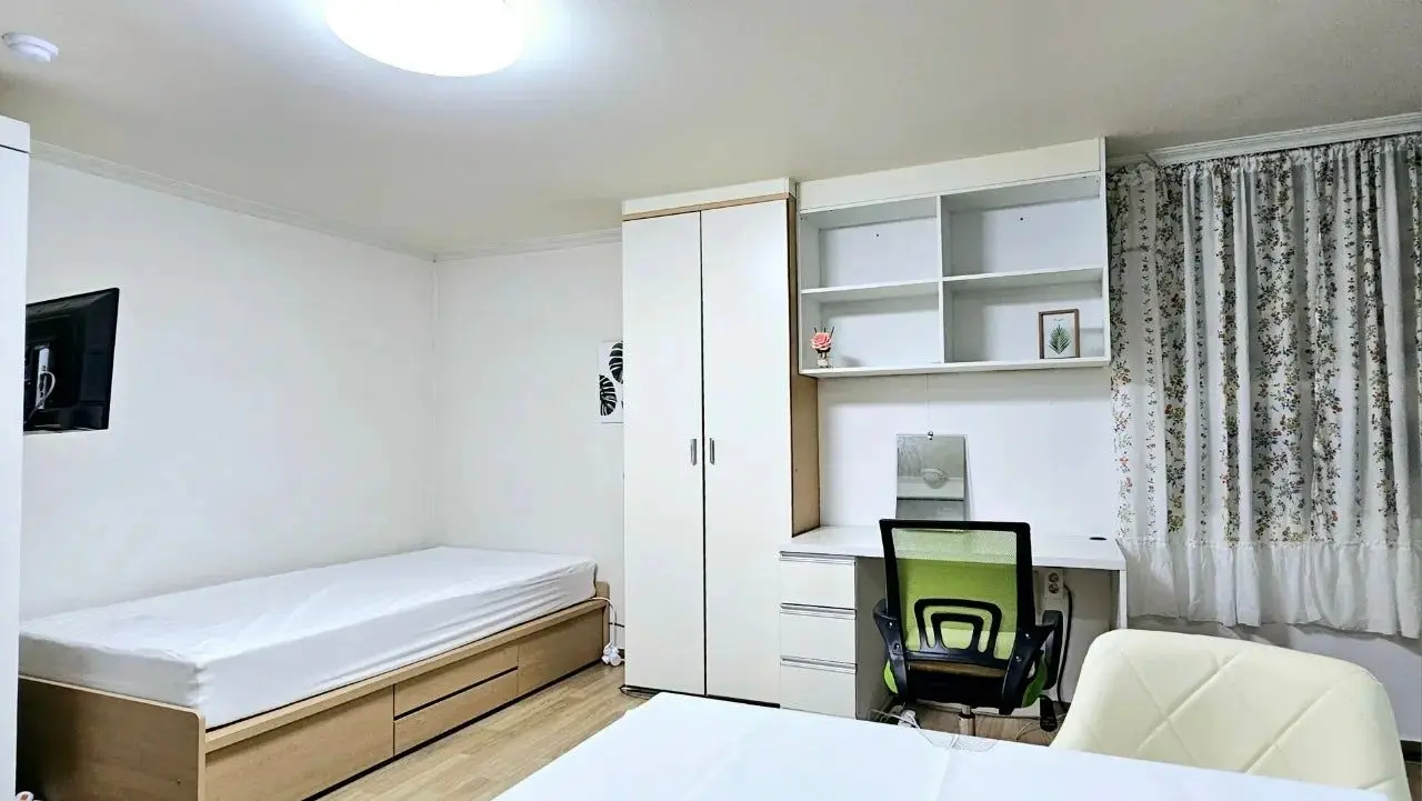 Room image 2