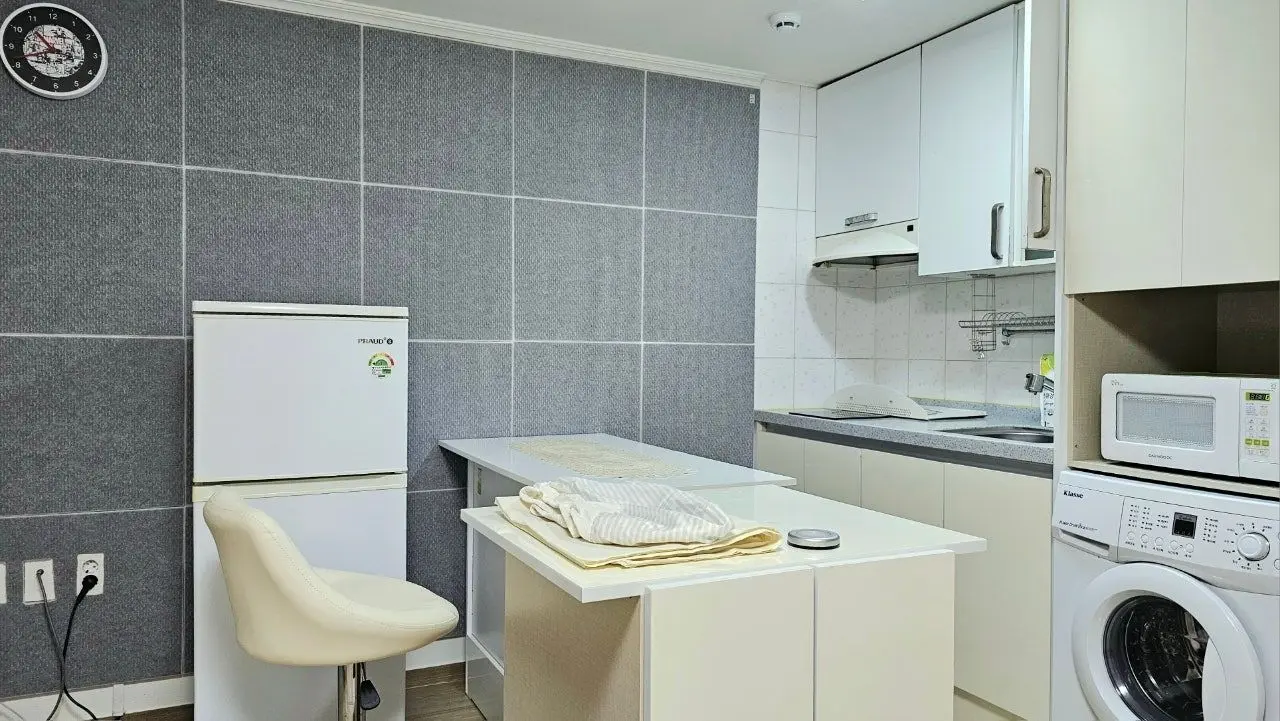 Room image 4