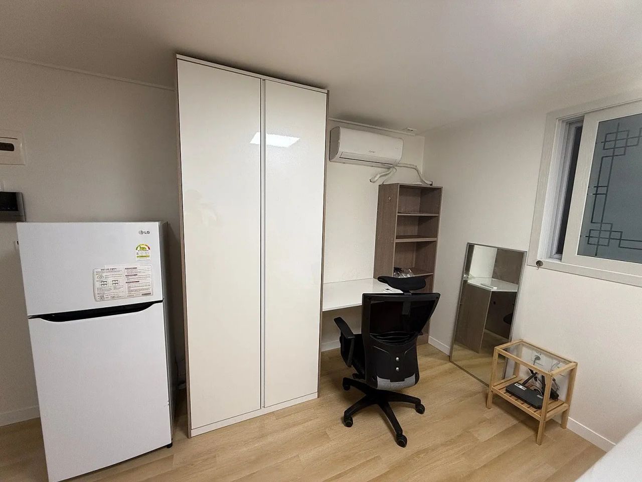 Room image 4