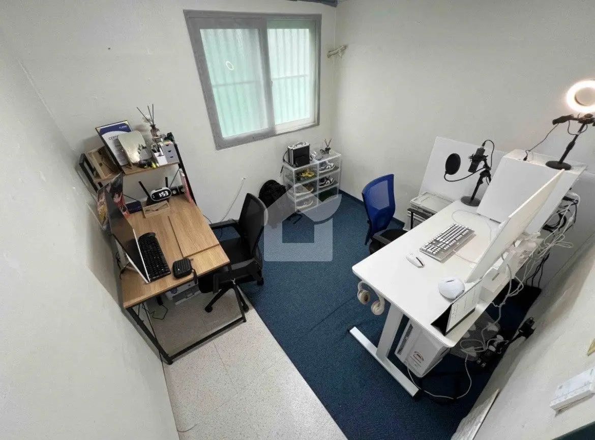 Room image 1