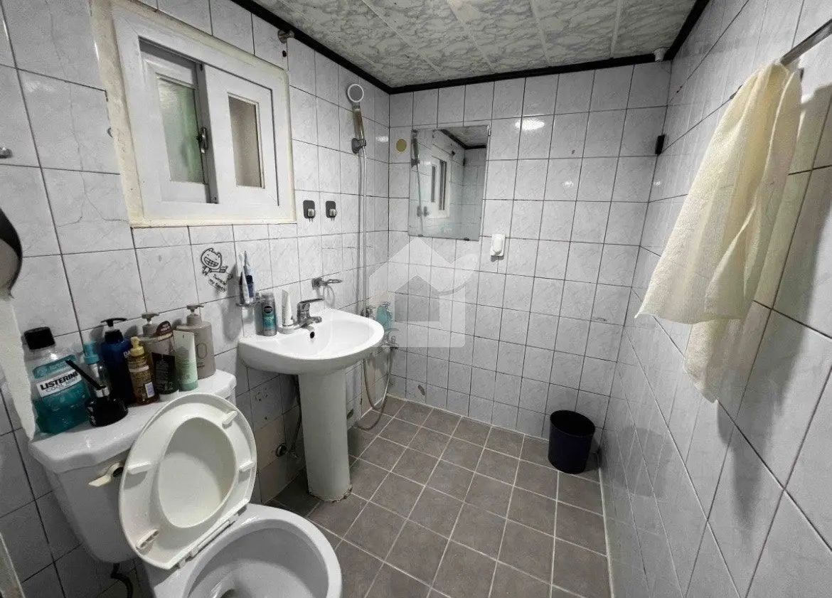 Room image 3