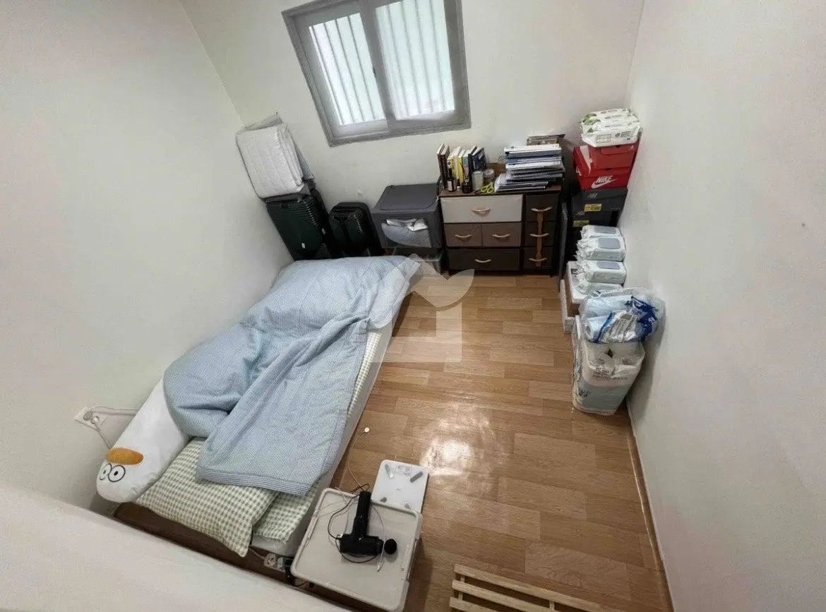 Room image 4