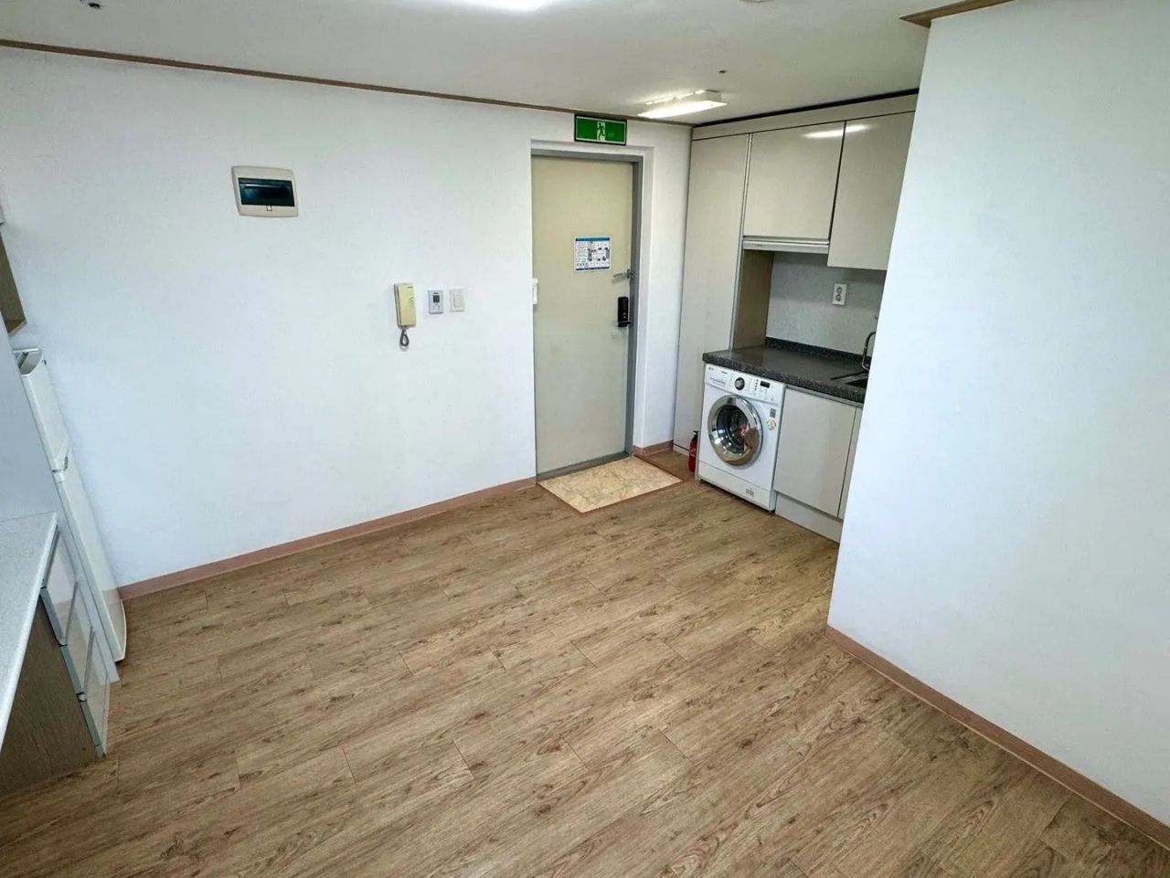 Room image 3