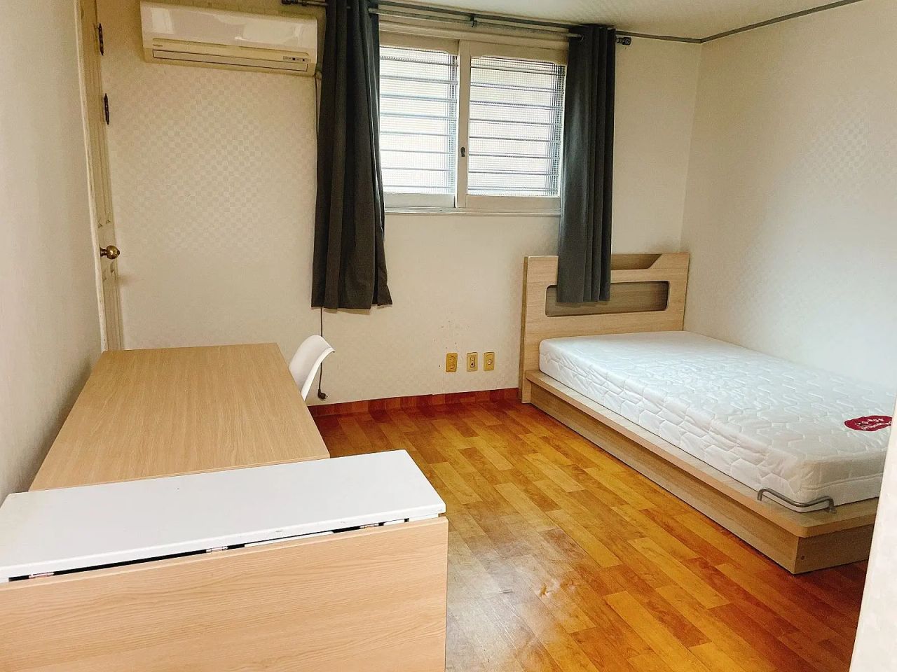 Room image 1