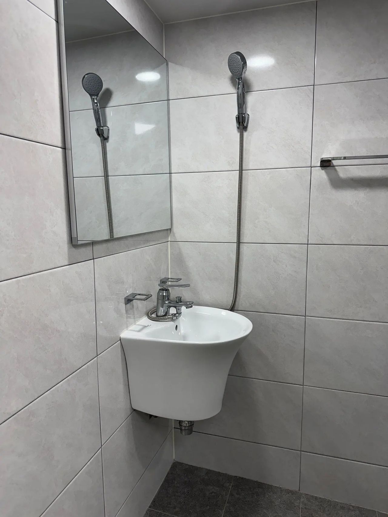 Room image 3