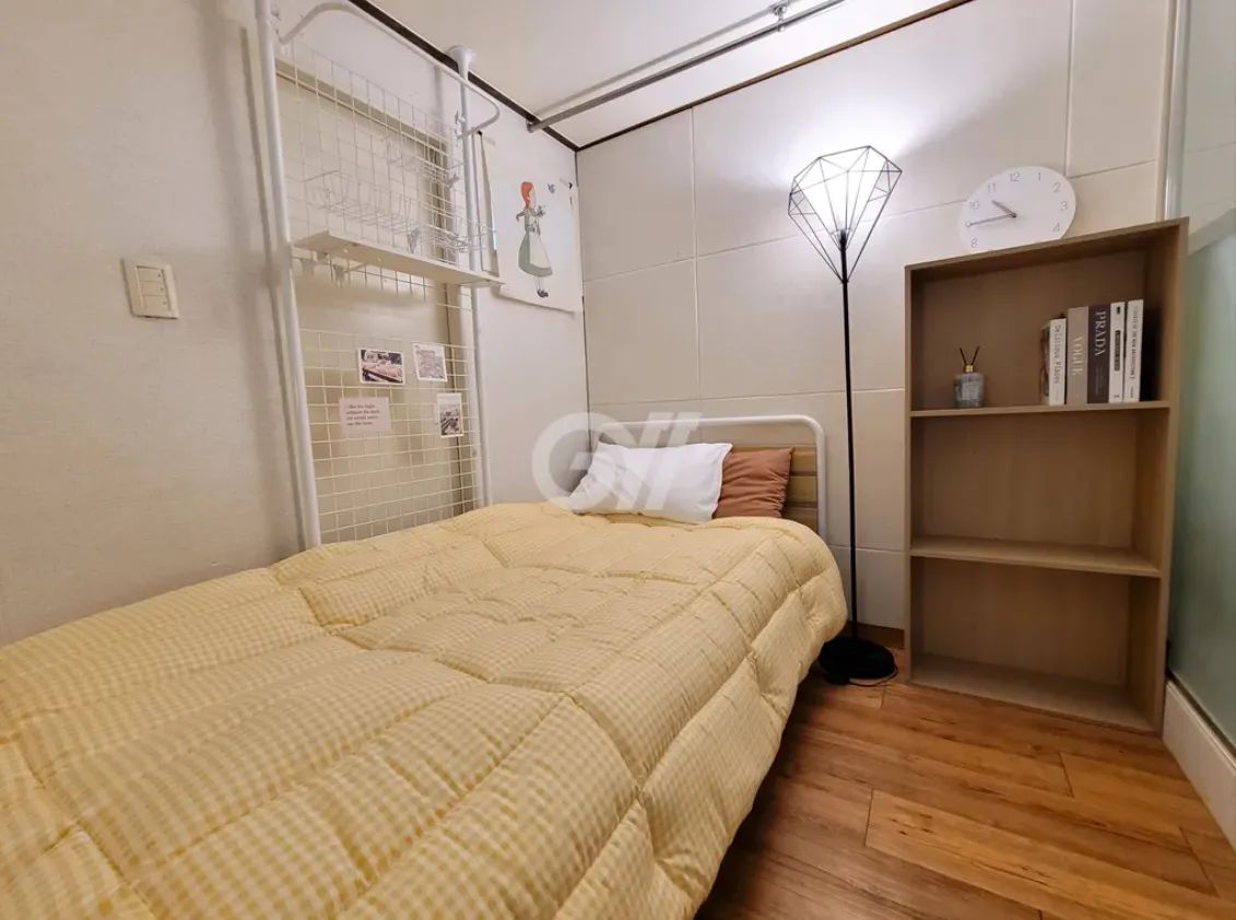 Room image 5
