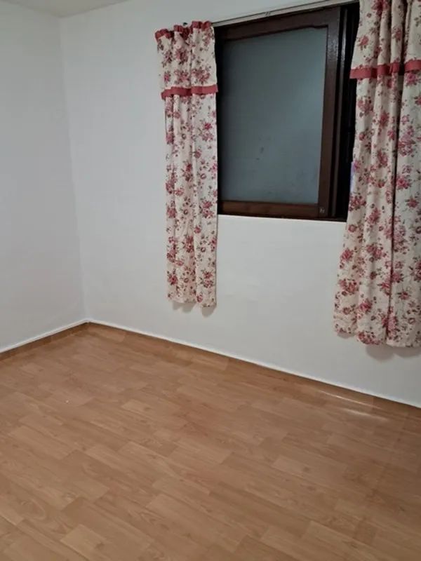 Room image 4