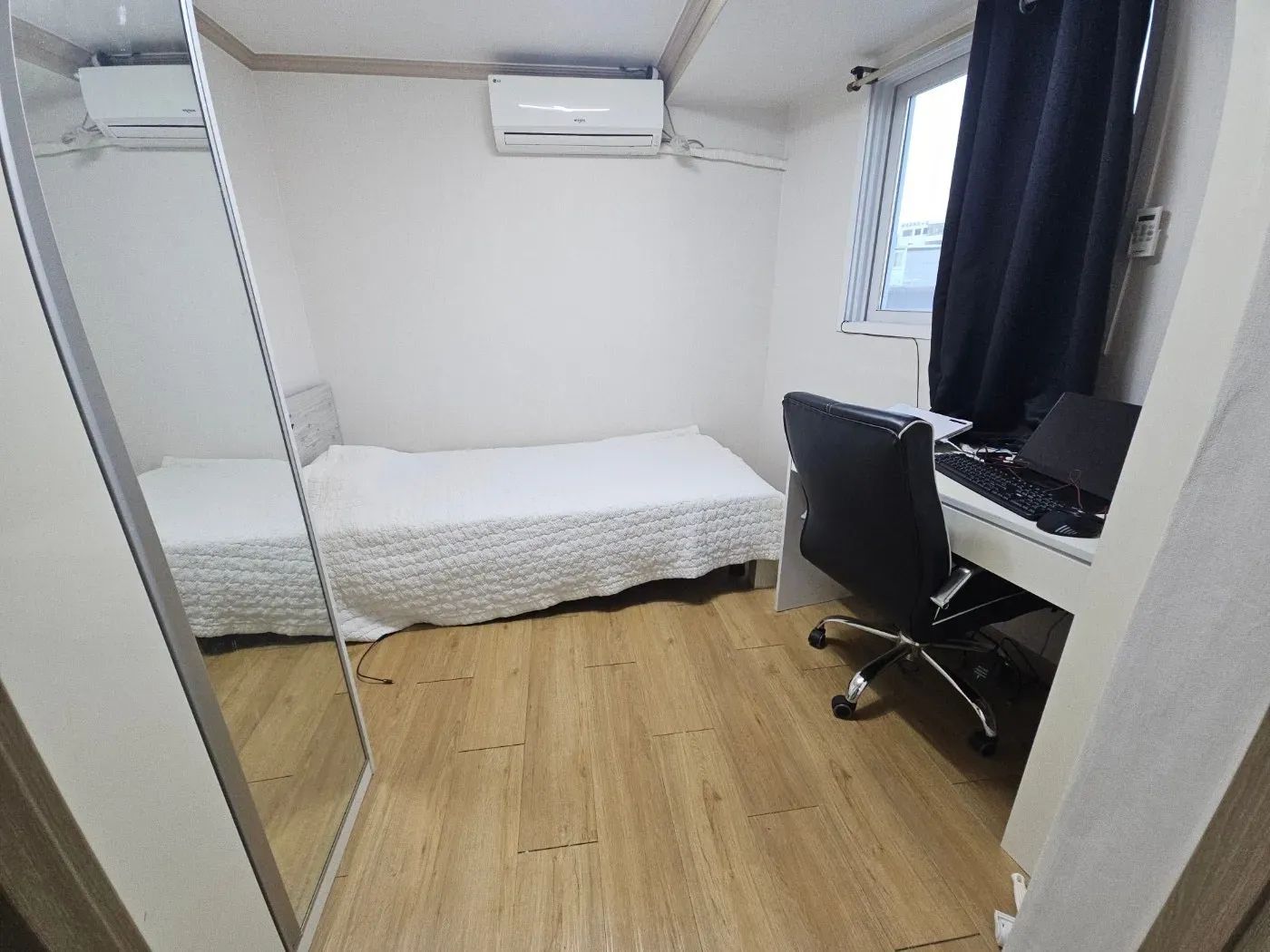 Room image 4