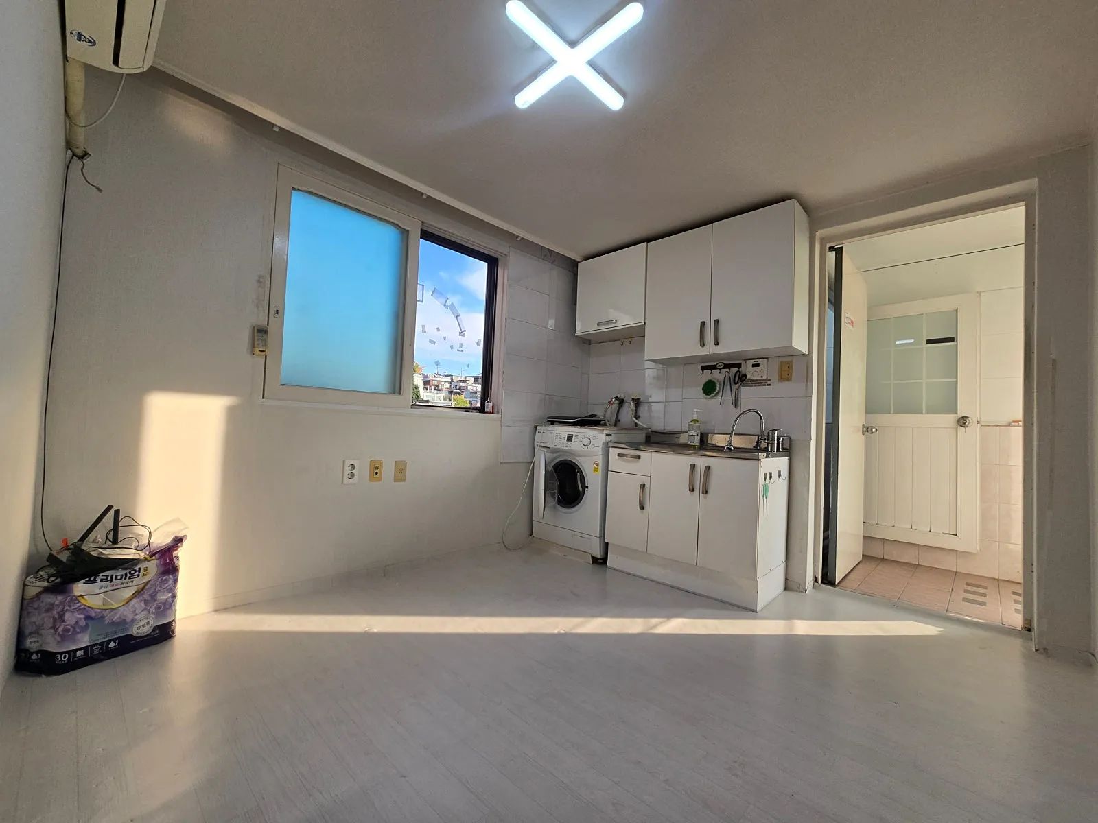 Room image 1