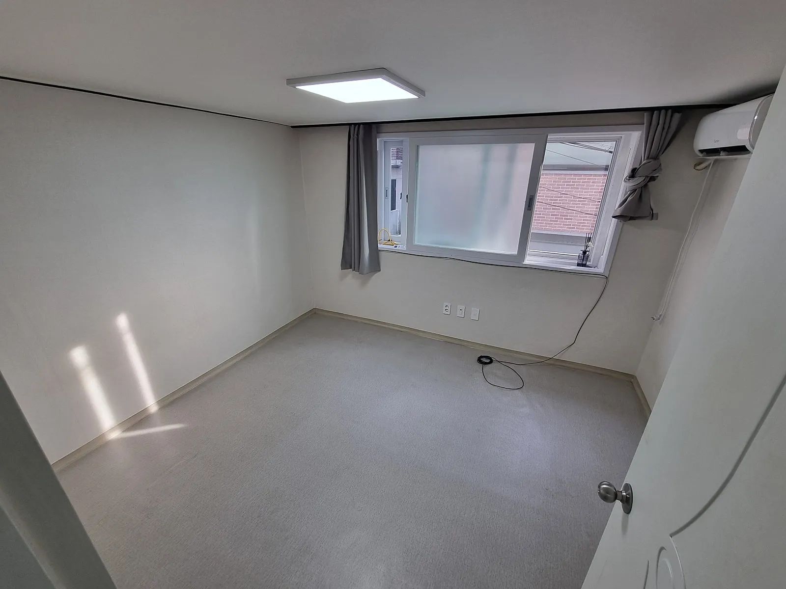 Room image 4