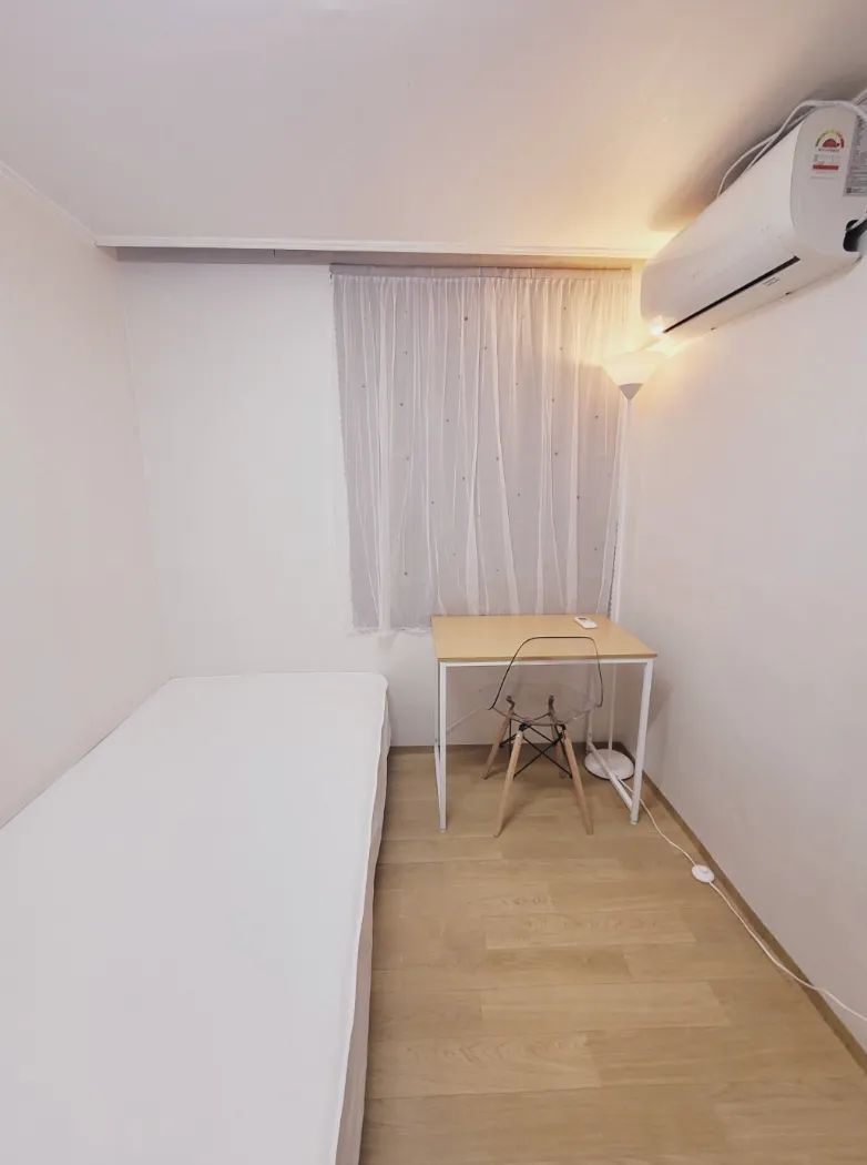 Room image 3