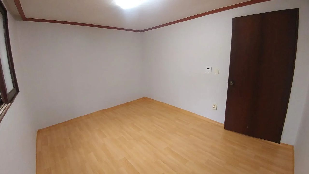 Room image 3
