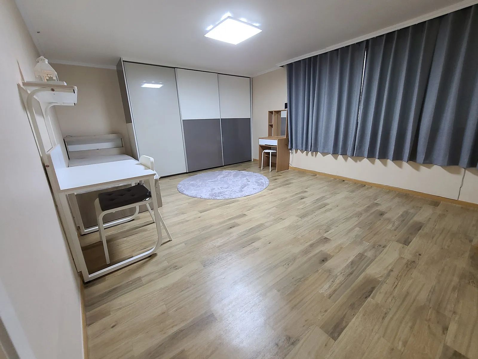 Room image 4