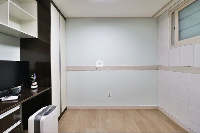 Room image 1