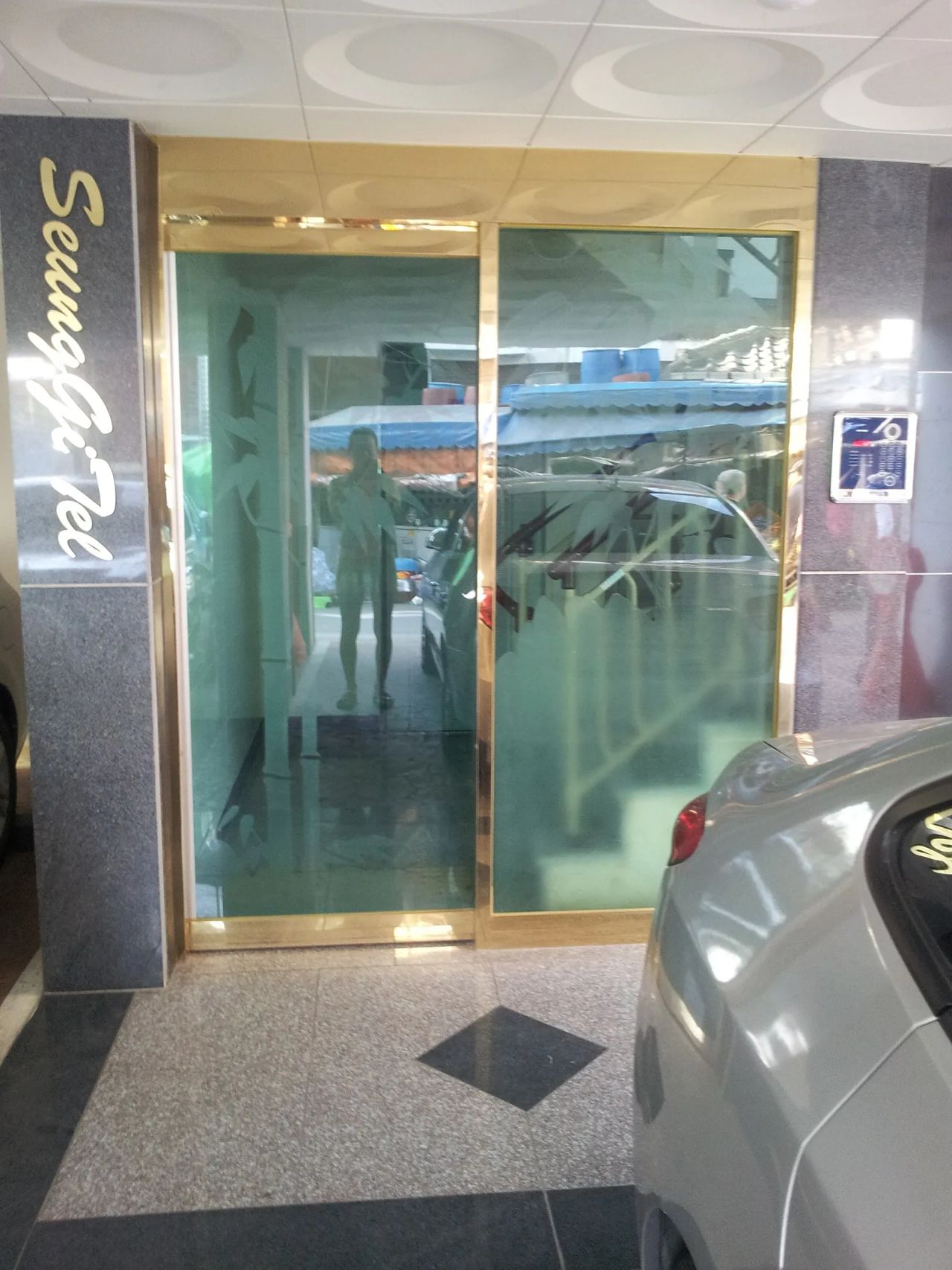 Room image 4