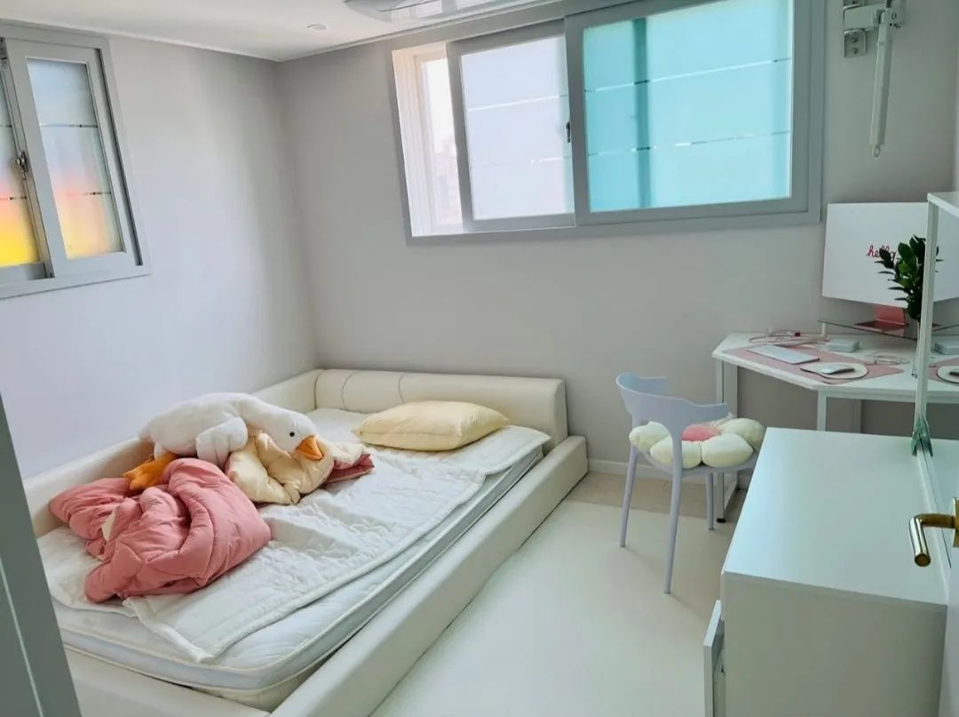 Room image 4