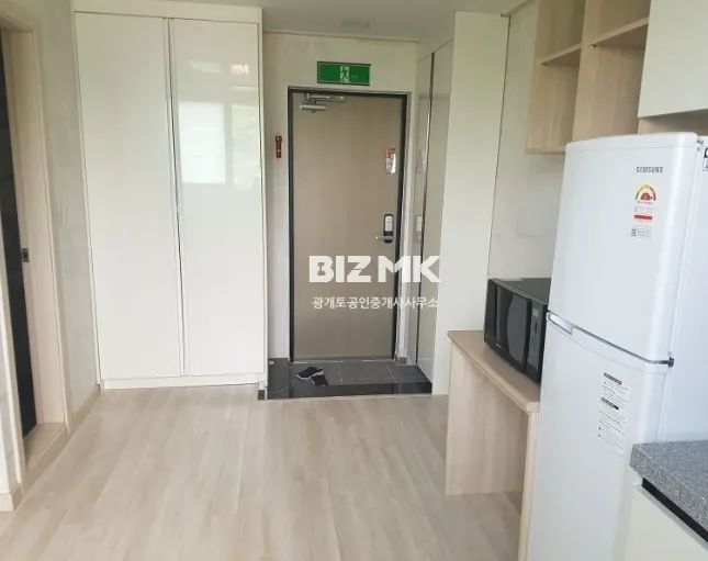 Room image 4