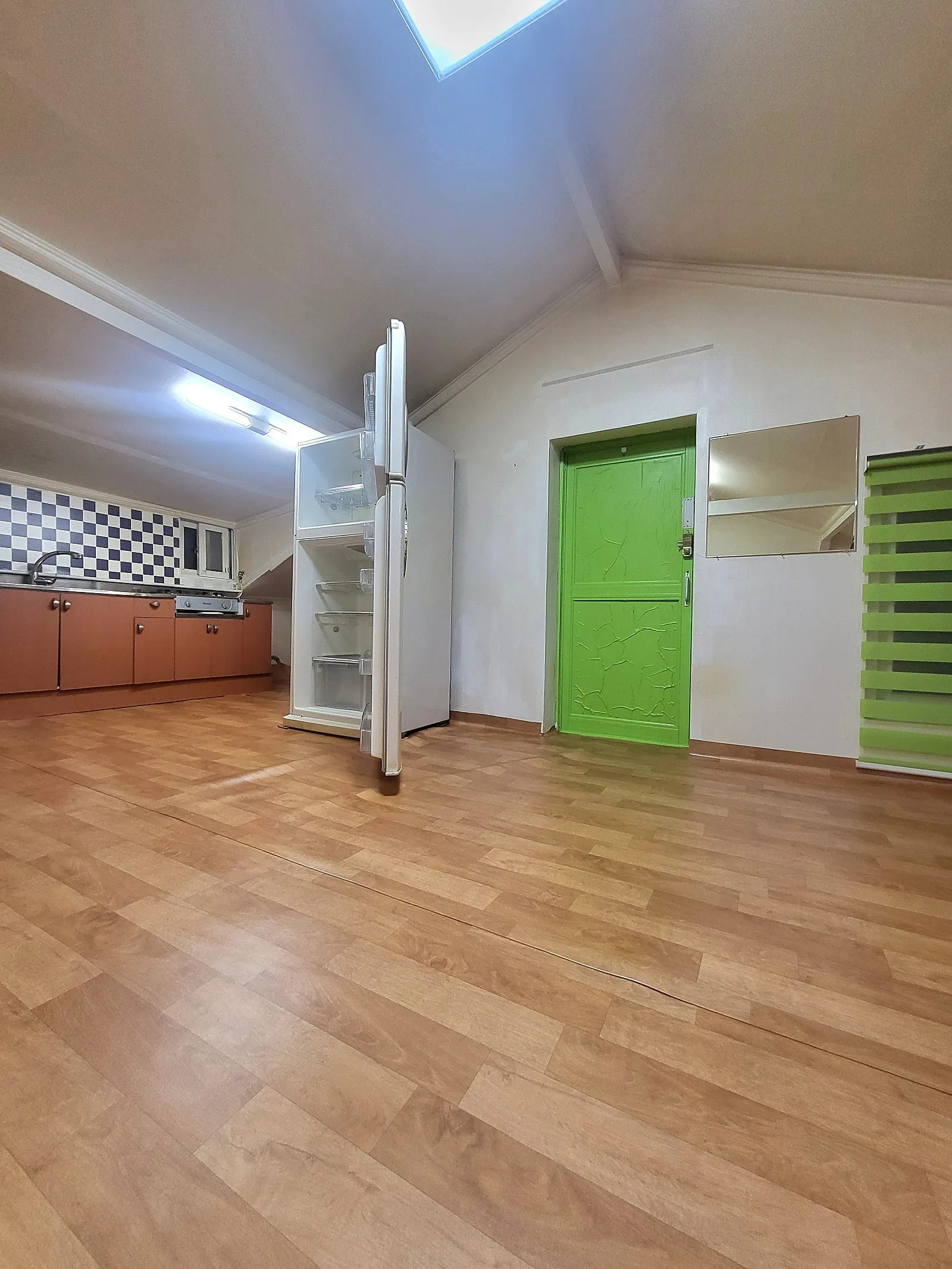 Room image 3