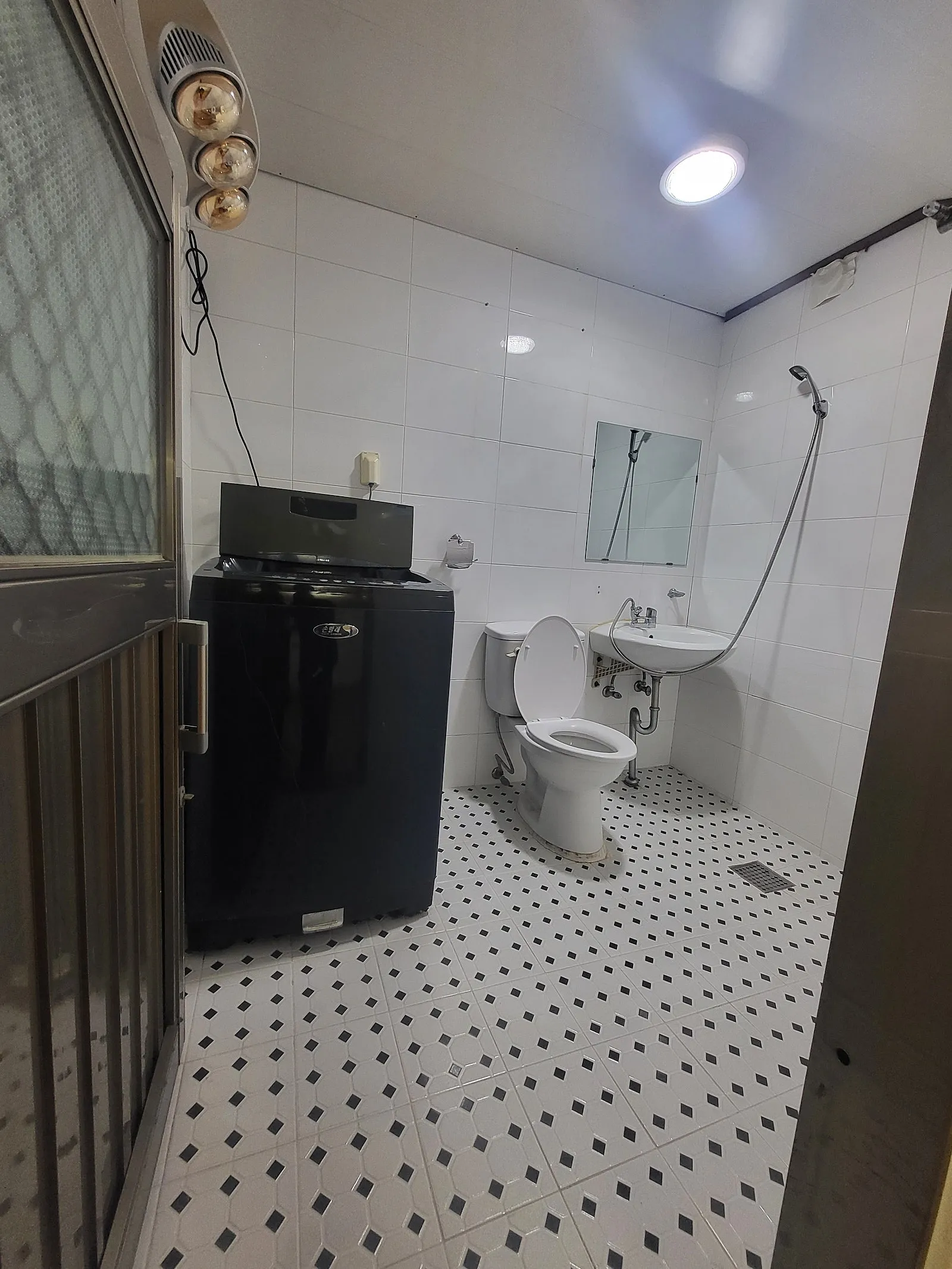 Room image 4