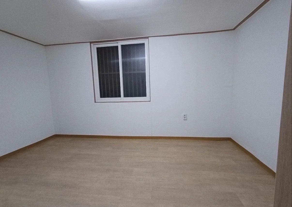 Room image 4