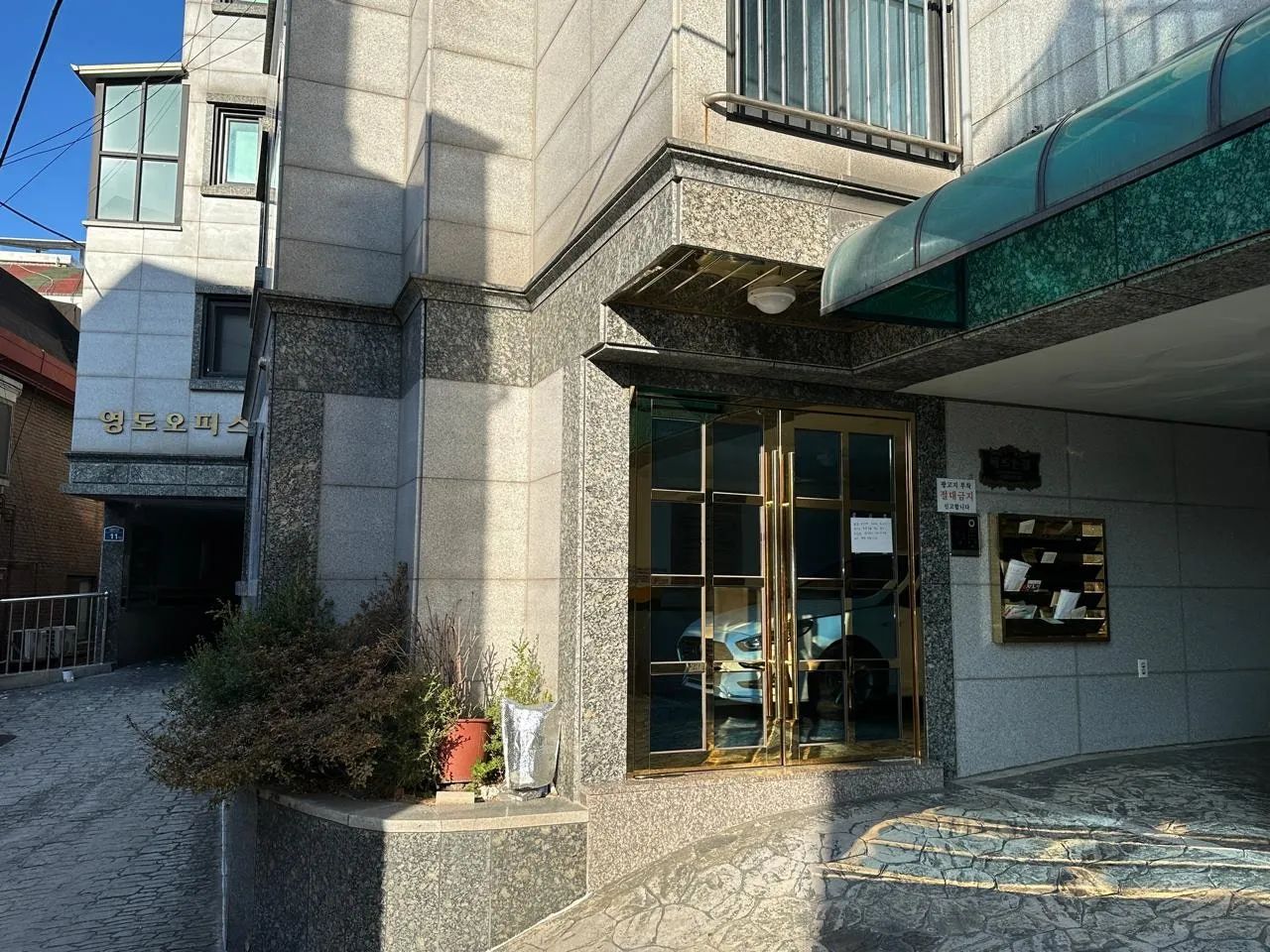 Room image 3