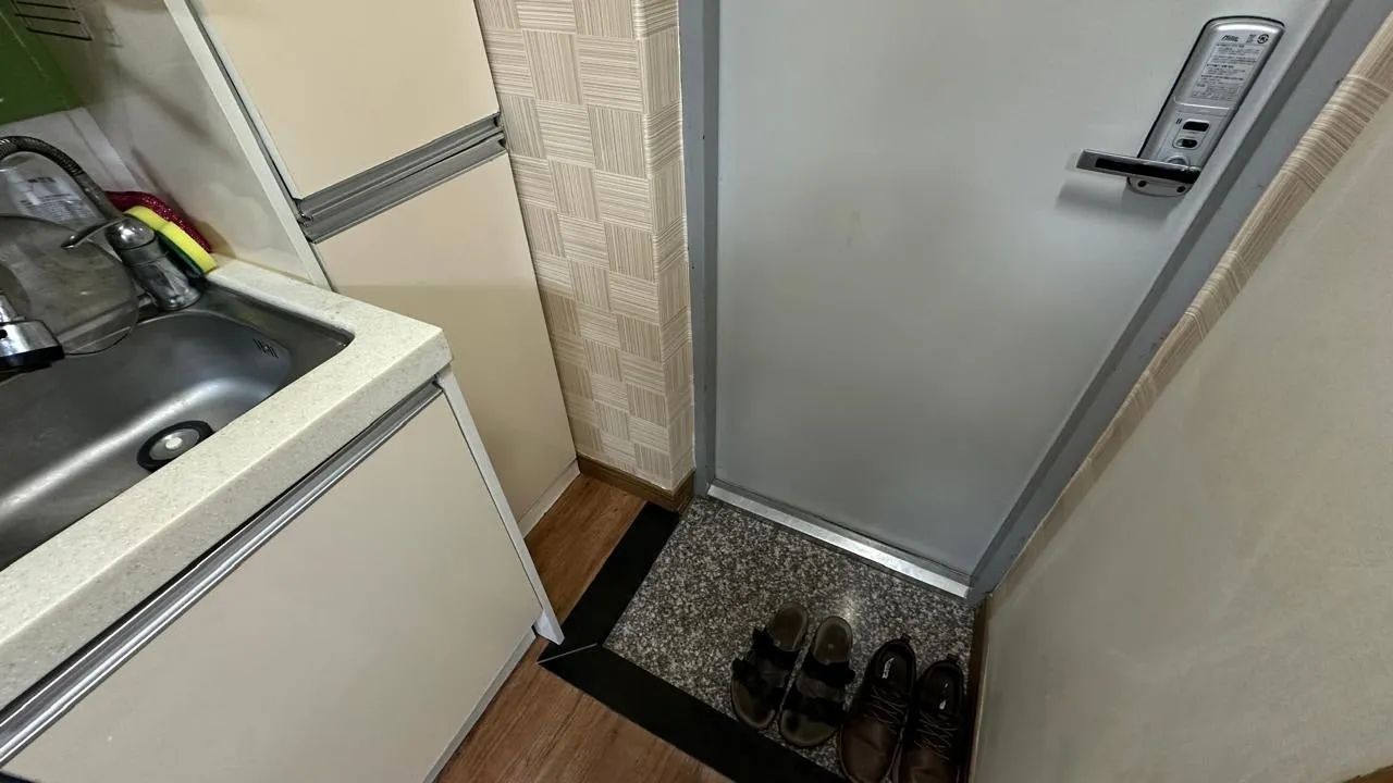Room image 4