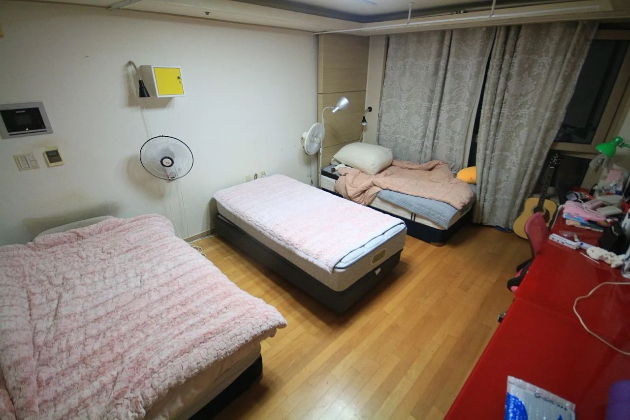 Room image 4