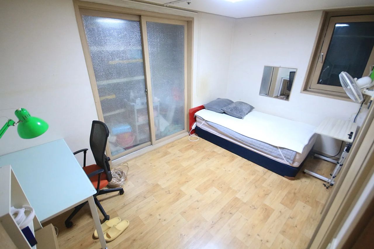 Room image 5
