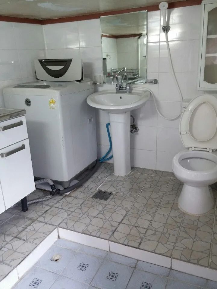 Room image 3