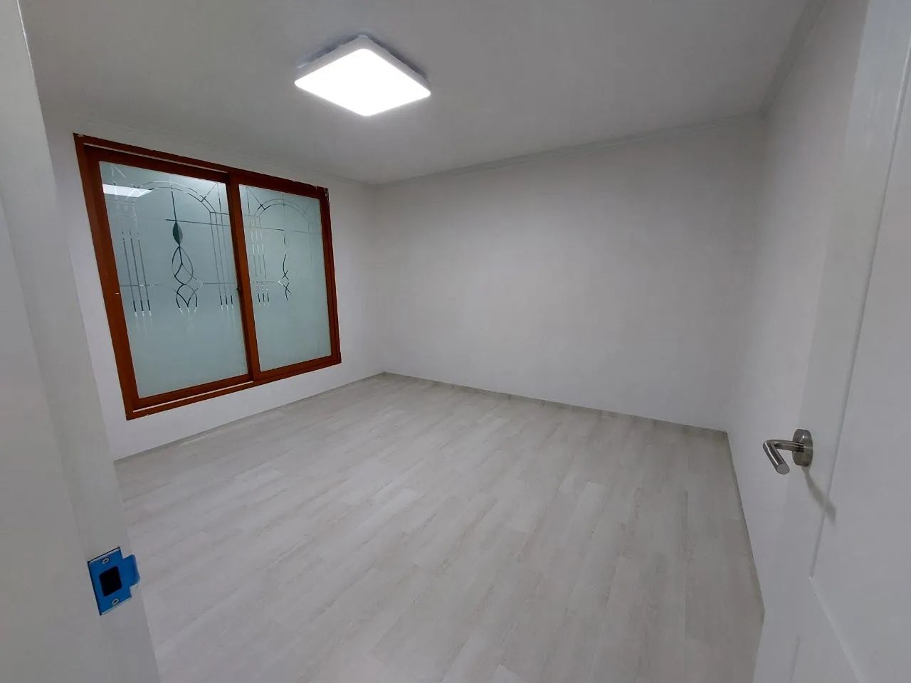 Room image 4