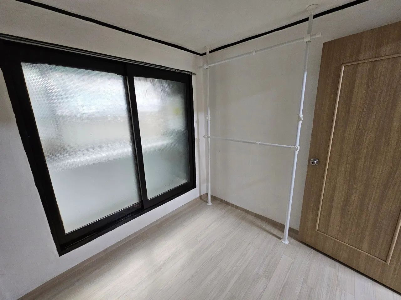 Room image 4