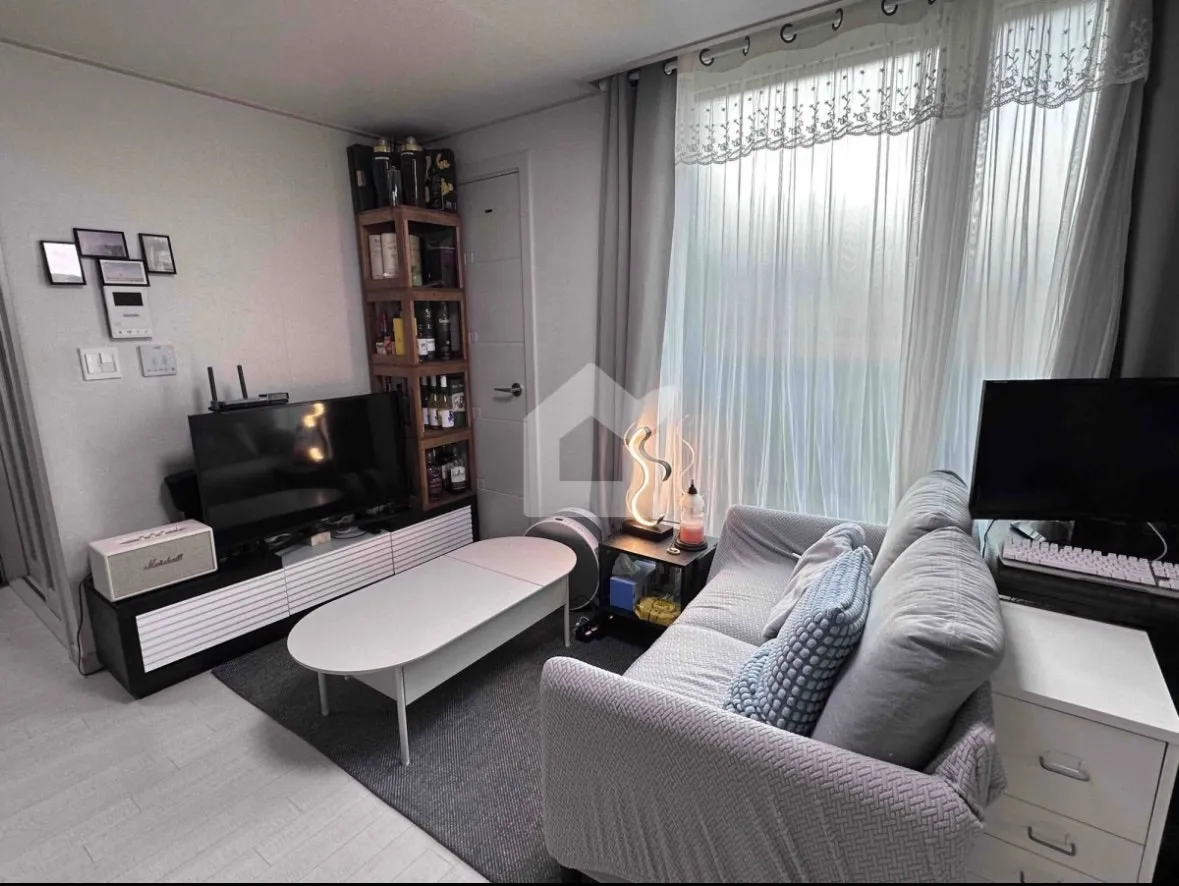 Room image 1