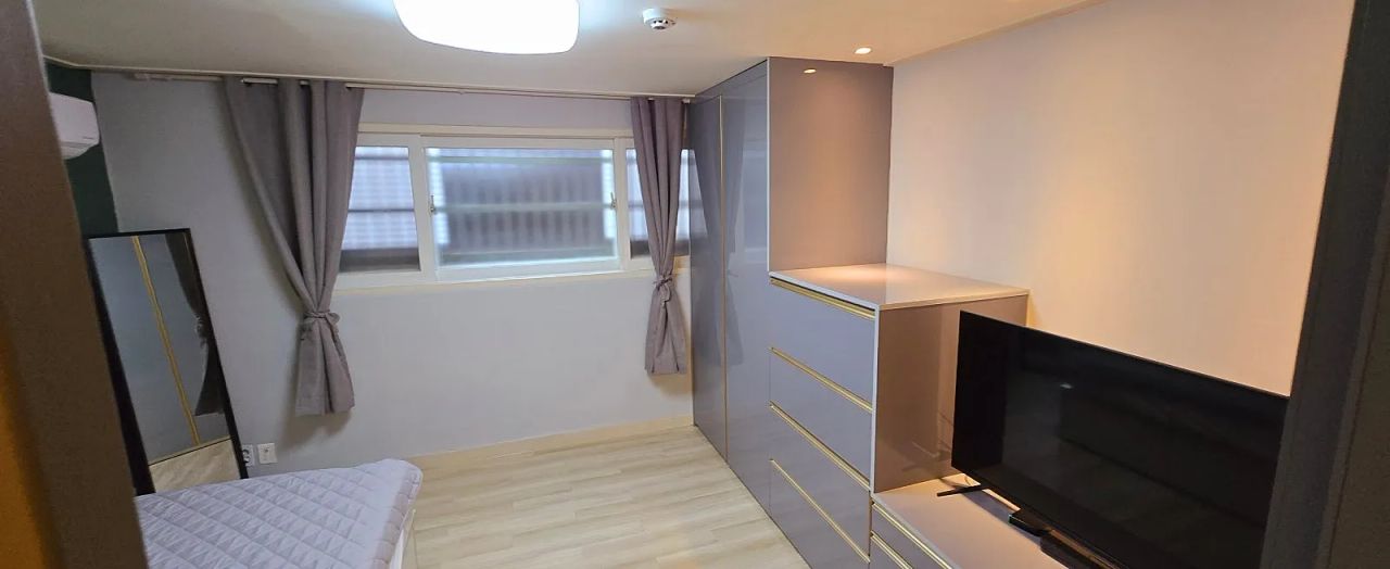 Room image 4