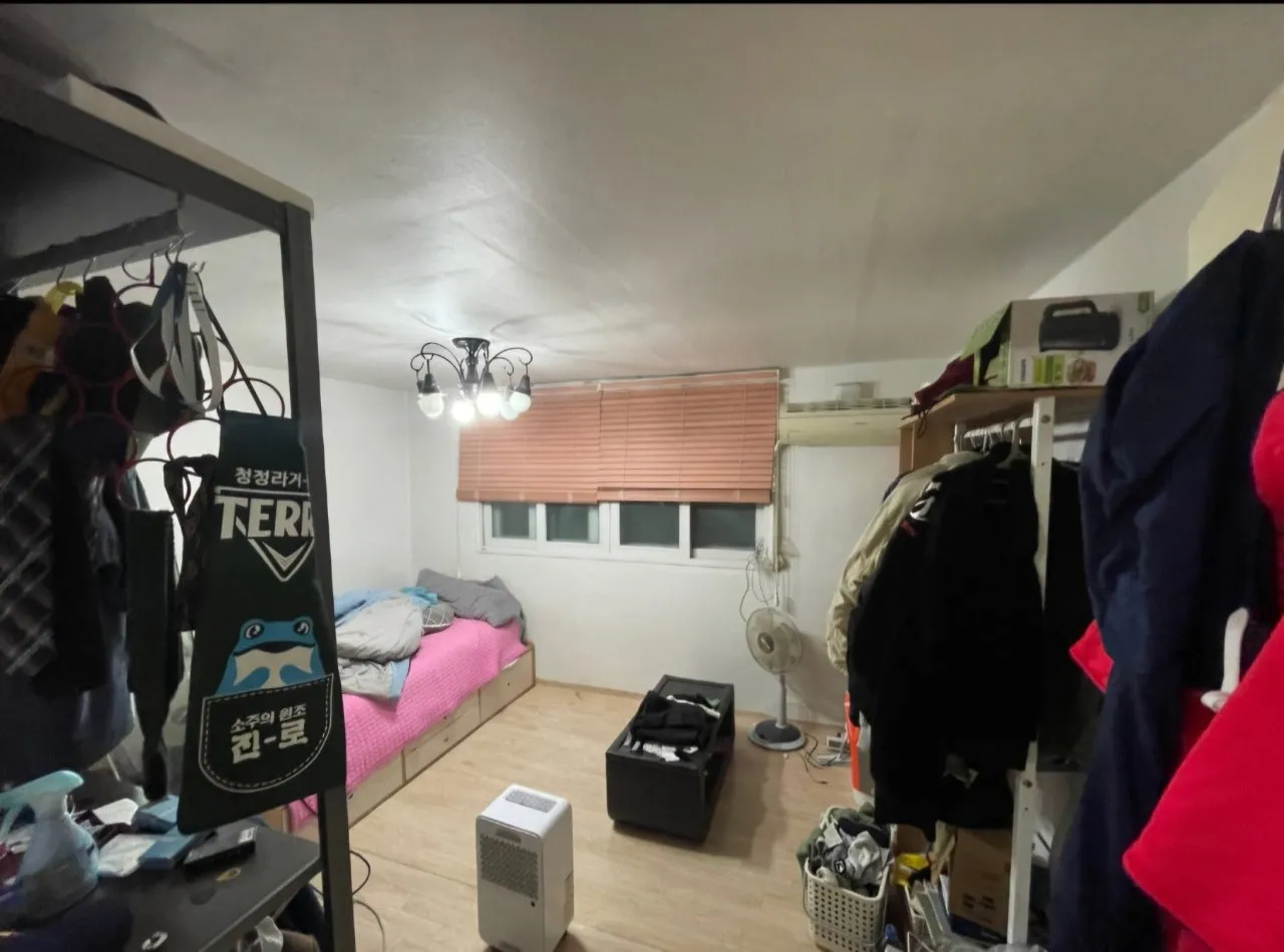 Room image 3