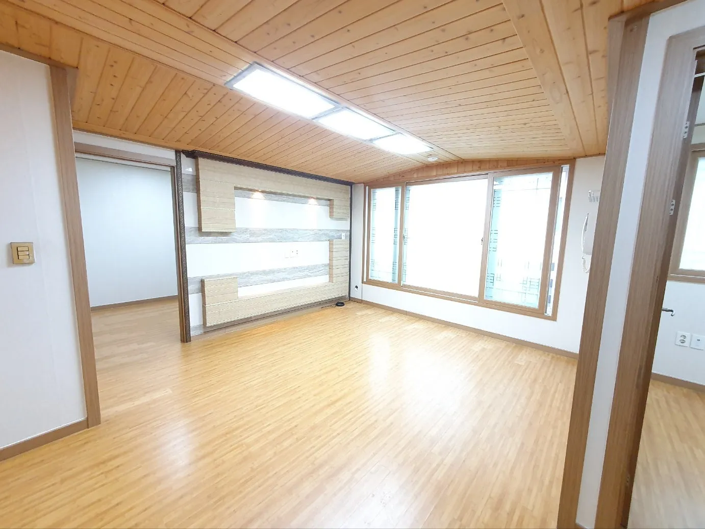 Room image 4