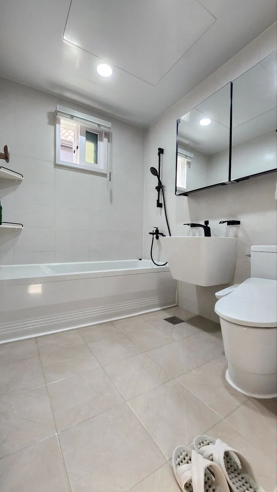 Room image 3