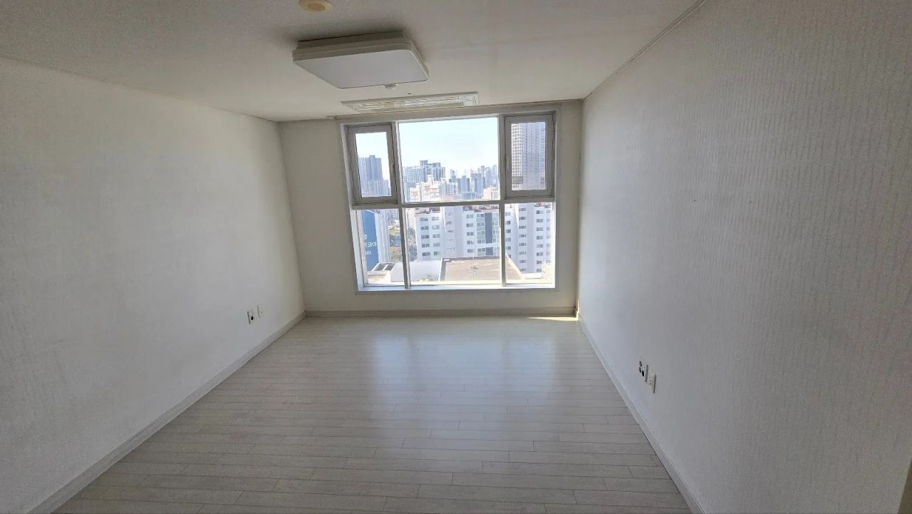 Room image 1
