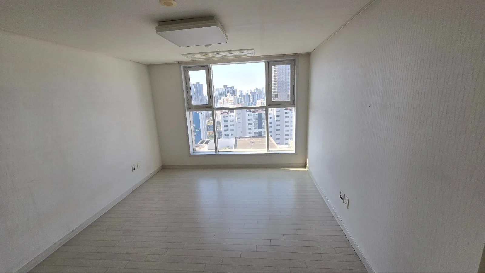 Room image 1