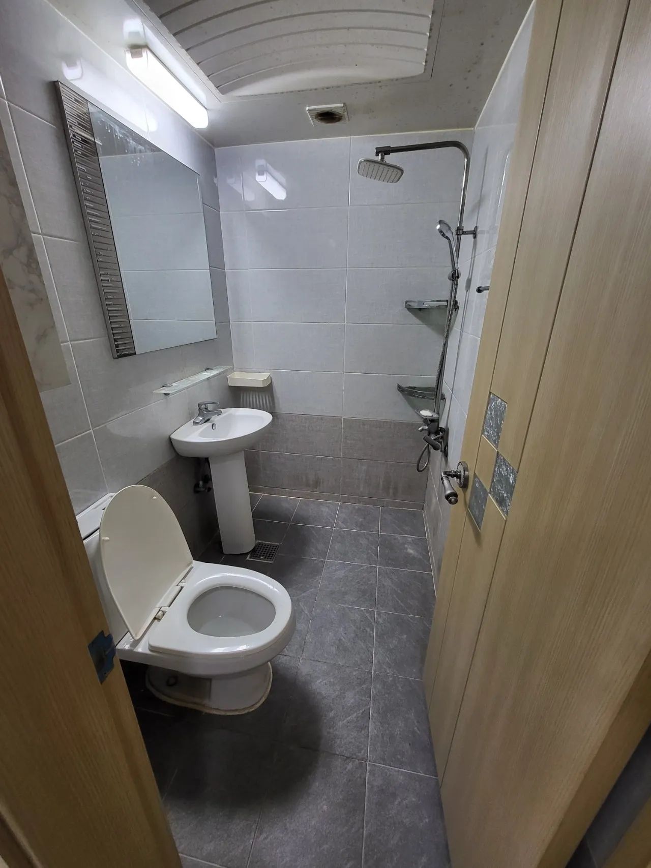 Room image 3