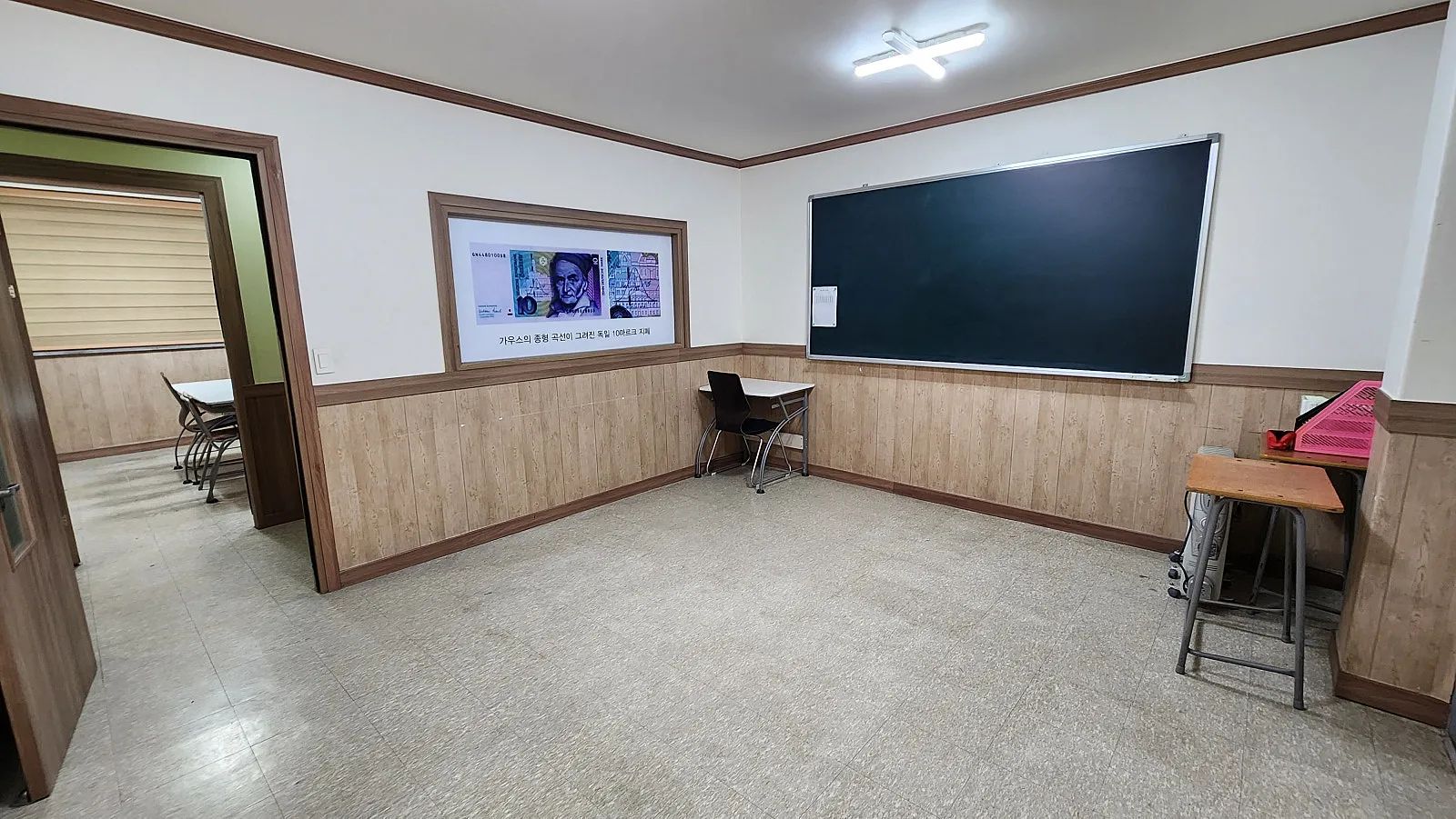Room image 4