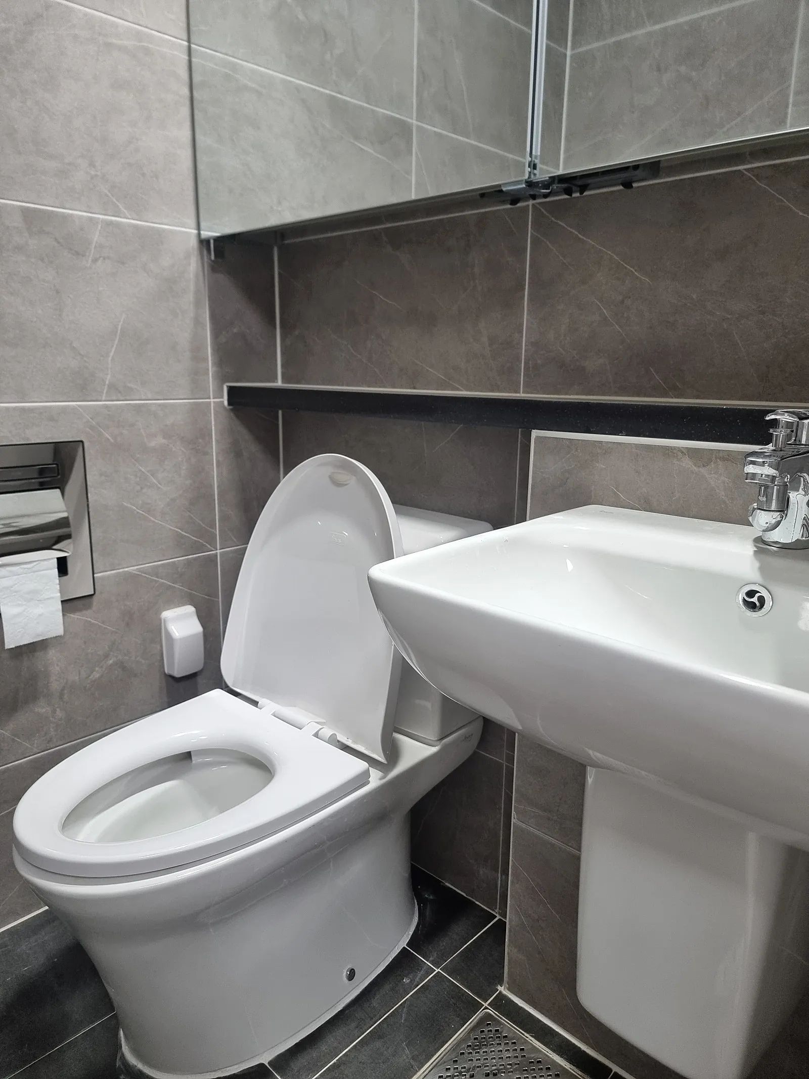 Room image 4