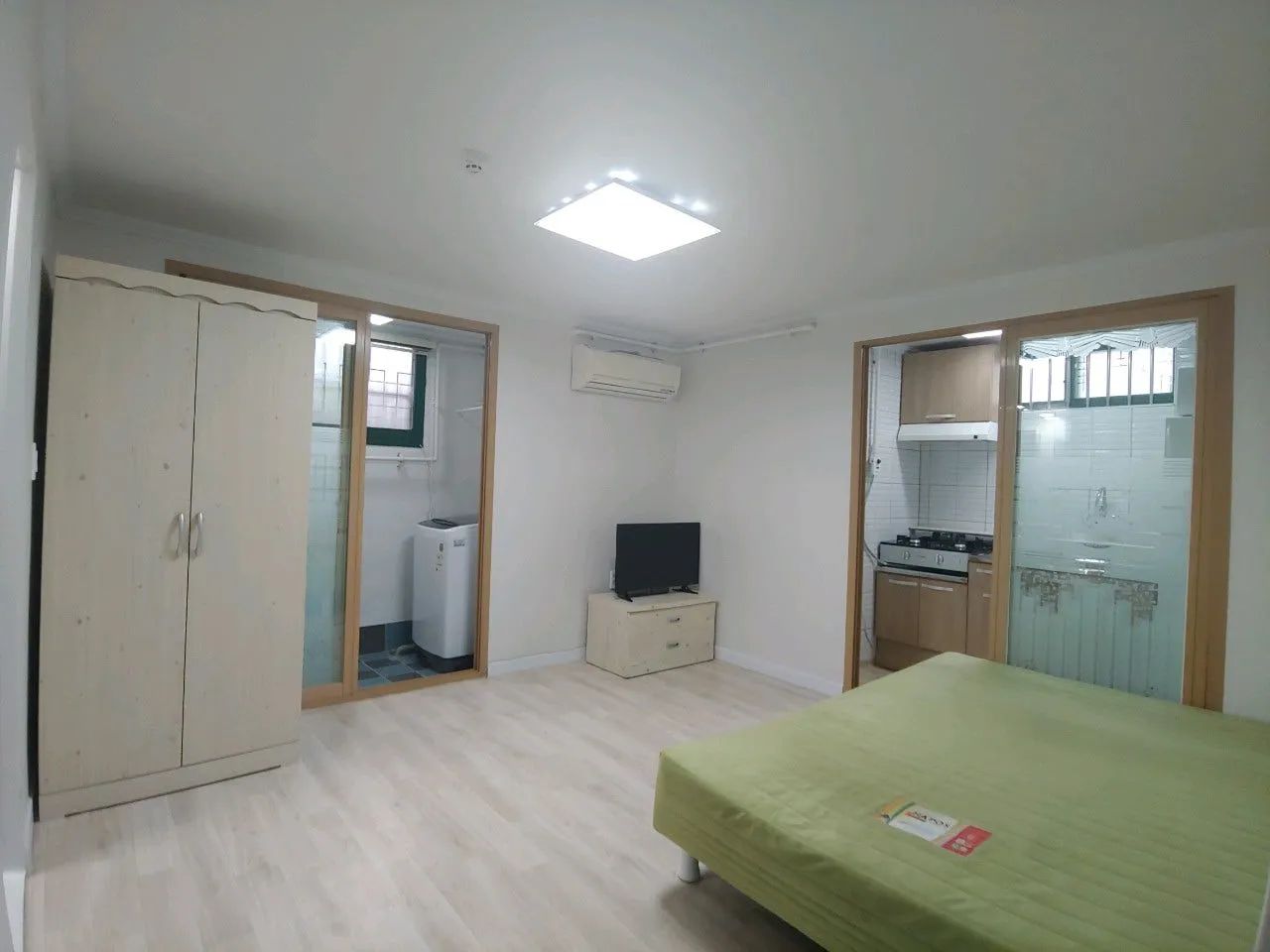 Room image 1