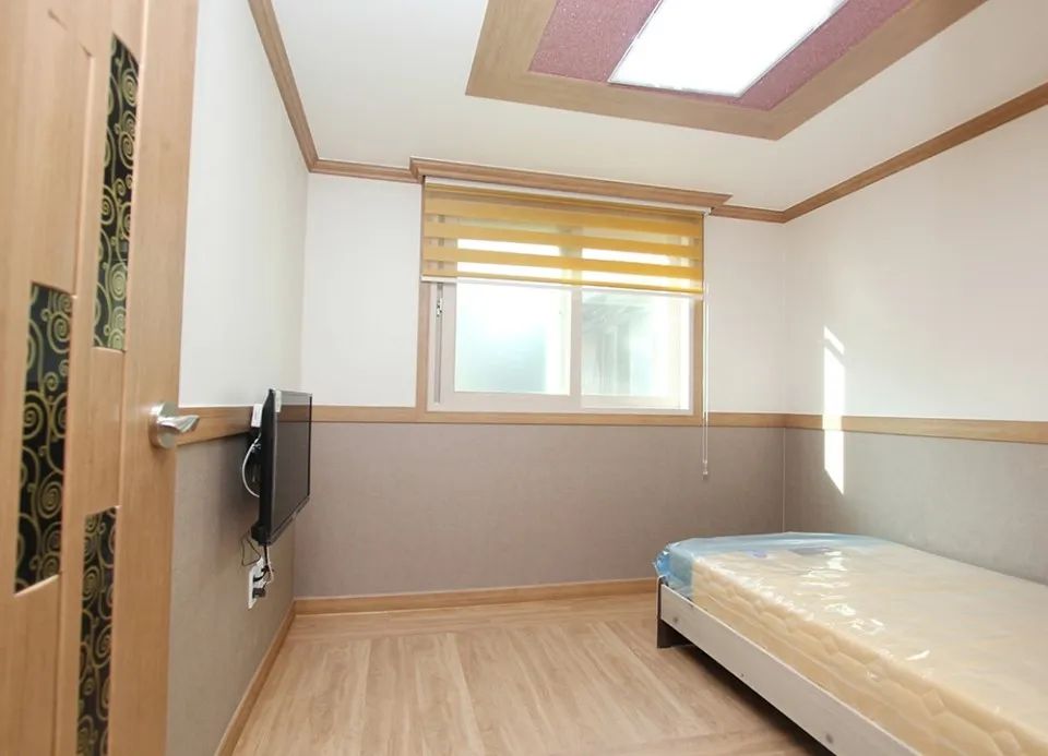 Room image 3