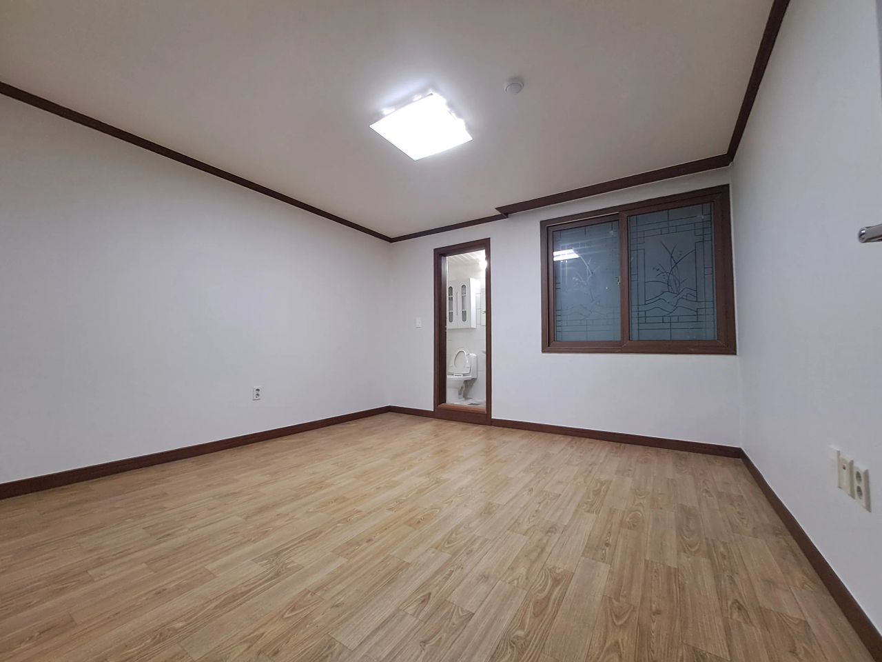 Room image 4