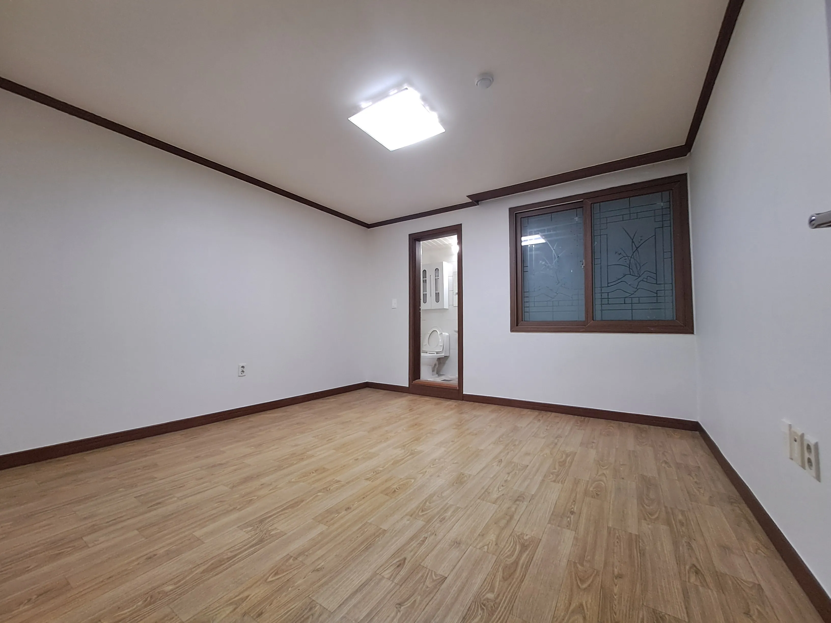 Room image 4