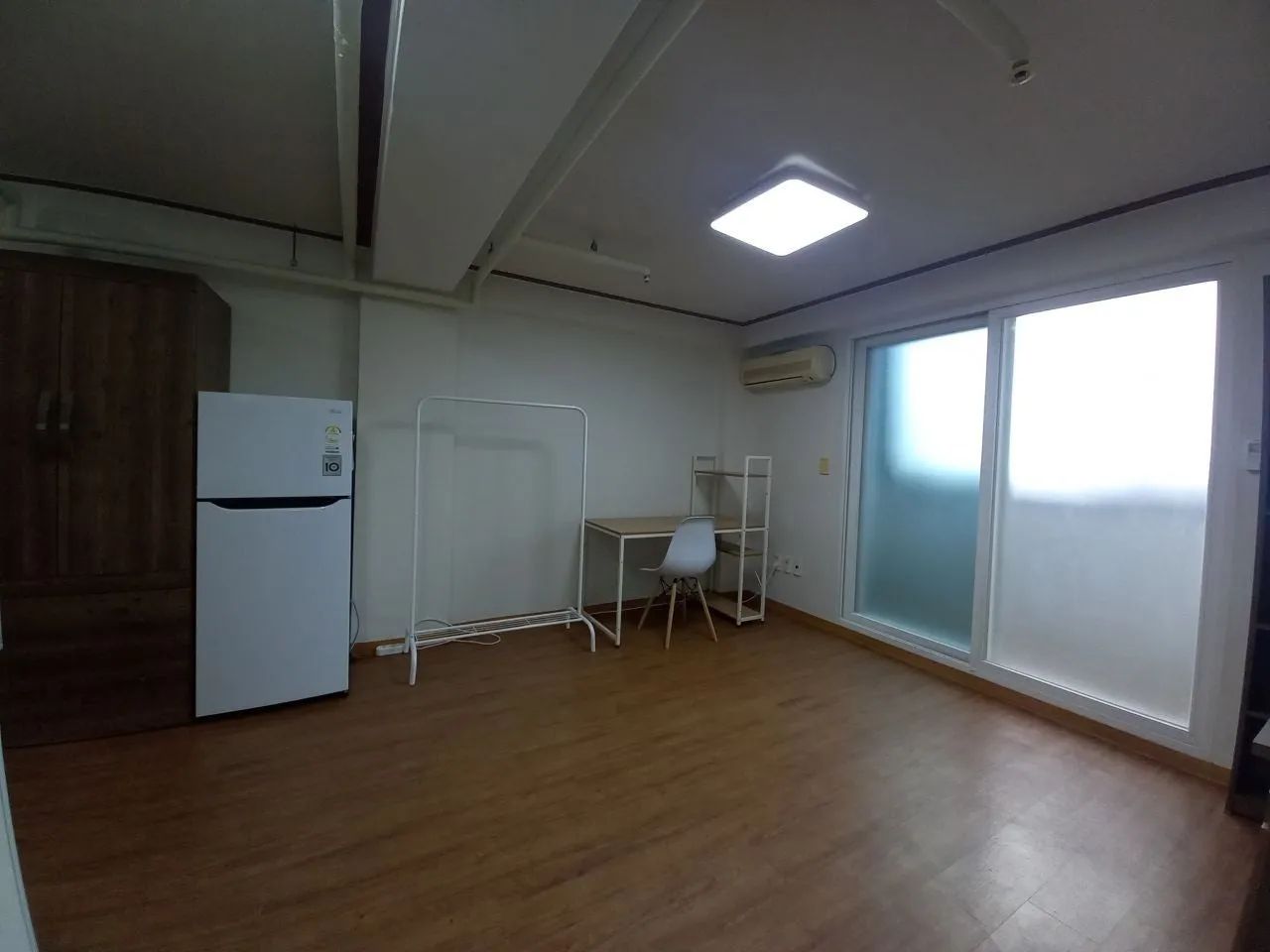 Room image 3