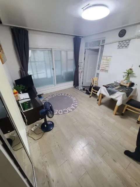 Room image 2