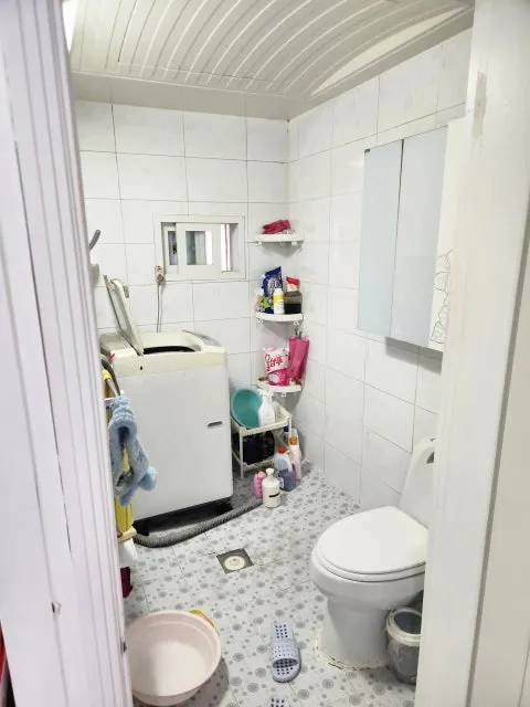 Room image 4