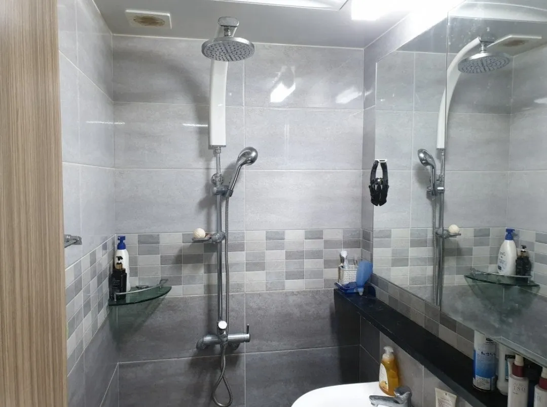 Room image 4