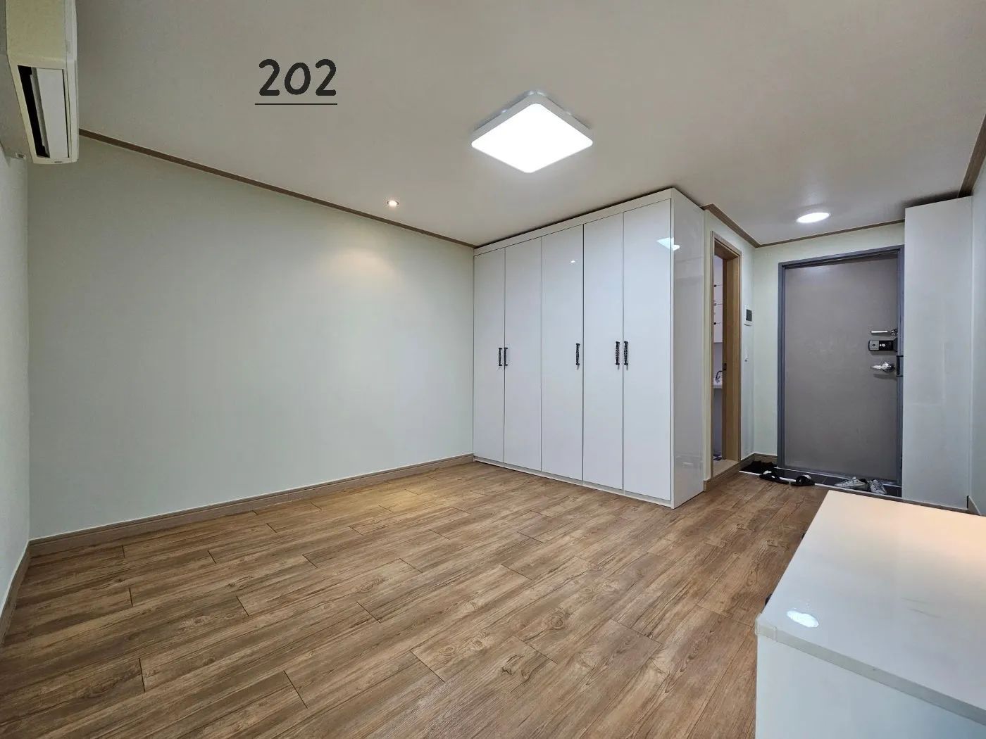 Room image 4